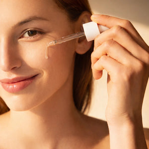 Model applying
Madagascar Centella Ampoule serum for calming sensitive skin